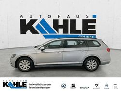 Silber Gebraucht 2023 VW Passat Basis Kombi | 18.989 € (Fairer Preis)