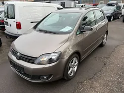 Braun Gebraucht 2011 VW Golf Plus Cross Style Van / Kleinbus | 6.990 € (Fairer Preis)