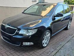 Schwarz Gebraucht 2012 Skoda Superb Kombi | 5.990 € (Guter Preis)