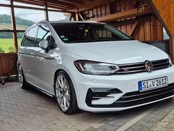 Weiß Gebraucht 2016 VW Touran Highline Van / Kleinbus | 21.000 € (Fairer Preis)