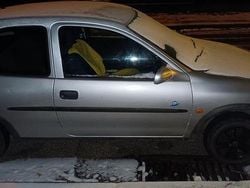 Schwarz Gebraucht 2000 Opel Corsa Edition Kleinwagen | 700 € (Superpreis)