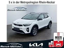 Bud) schneeweiss/schwarz (weiss Gebraucht 2020 Kia Stonic Spirit SUV | 19.989 € (Etwas zu teuer)