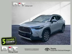Shimmeringsilber metallic Gebraucht 2023 Toyota Corolla Cross Team SUV | 31.990 € (Guter Preis)