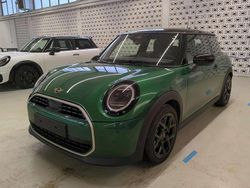 Grün Gebraucht 2024 Mini Cooper Favoured Kleinwagen | 24.470 € (Guter Preis)