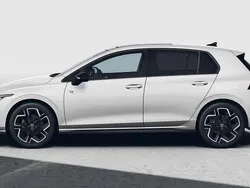 Oryxweiß perlmutteffekt Neu 2025 VW Golf VIII R-line Limousine | 33.903 € (Fairer Preis)