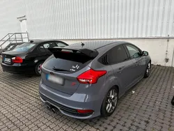 Grau Gebraucht 2018 Ford Focus ST Limousine | 16.200 € (Fairer Preis)
