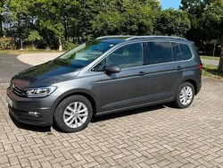 Grau Gebraucht 2017 VW Touran Van / Kleinbus | 21.900 € (Fairer Preis)