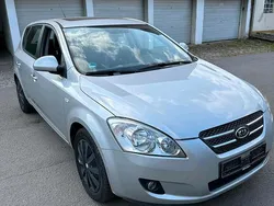 Silber Gebraucht 2007 Kia Ceed Kleinwagen | 2.700 € (Etwas zu teuer)