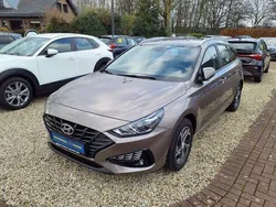 Braun Gebraucht 2023 Hyundai i30 Comfort Kombi | 16.890 € (Fairer Preis)