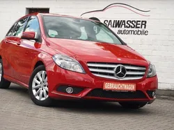 Rot Gebraucht 2014 Mercedes B180 Van / Kleinbus | 14.900 € (Fairer Preis)