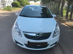 Weiß Gebraucht 2009 Opel Corsa Color Edition Limousine | 2.500 € (Fairer Preis)