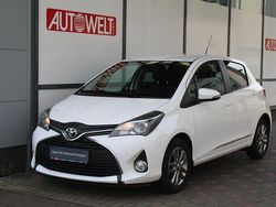 Weiß Gebraucht 2015 Toyota Yaris Comfort Limousine | 9.990 € (Fairer Preis)