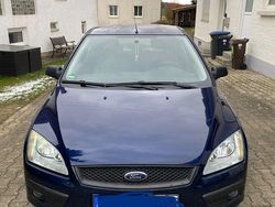 Blau Gebraucht 2005 Ford Focus Ambiente Limousine | 1.799 € (Guter Preis)