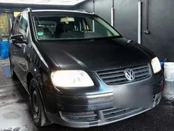 Schwarz Gebraucht 2004 VW Touran Van / Kleinbus | 1.799 € (Guter Preis)