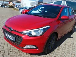 Rot Gebraucht 2017 Hyundai i20 YES! Limousine | 10.990 € (Etwas zu teuer)