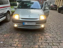Grau Gebraucht 1999 Renault Clio II Limousine | 1.200 € (Fairer Preis)