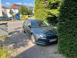 Grau Gebraucht 2019 Skoda Superb Kombi | 22.700 € (Superpreis)
