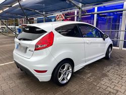 Weiß Gebraucht 2010 Ford Fiesta Kleinwagen | 3.700 € (Teuer)