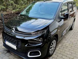 Schwarz Gebraucht 2019 Citroën Berlingo Feel Van / Kleinbus | 19.999 € (Fairer Preis)