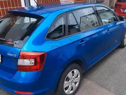 Blau Gebraucht 2015 Skoda Rapid Kombi | 7.499 €