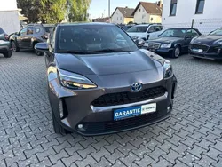 Grau Gebraucht 2022 Toyota Yaris Cross Team SUV | 24.800 € (Fairer Preis)