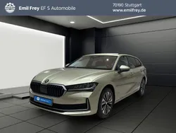 Ice teabeige metallic Neu 2024 Skoda Superb Selection Kombi | 41.895 € (Fairer Preis)