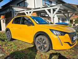 Gelb Gebraucht 2023 Peugeot e-208 GT Kleinwagen | 21.900 € (Etwas zu teuer)