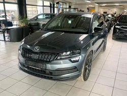 Quarzgrau metallic/grau (metallic) Gebraucht 2020 Skoda Karoq SportLine SUV | 27.199 € (Fairer Preis)