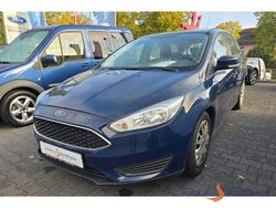 Blau Gebraucht 2015 Ford Focus Limousine | 6.690 € (Fairer Preis)