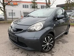 Grau Gebraucht 2006 Toyota Aygo Kleinwagen | 2.490 € (Fairer Preis)