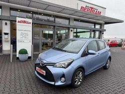 Light blue mica metallic Gebraucht 2015 Toyota Yaris Comfort Limousine | 13.890 € (Teuer)
