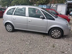 Silber Gebraucht 2005 Opel Meriva Van / Kleinbus | 2.000 € (Fairer Preis)