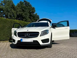 Weiß Gebraucht 2016 Mercedes GLA200 AMG line SUV | 16.500 € (Fairer Preis)