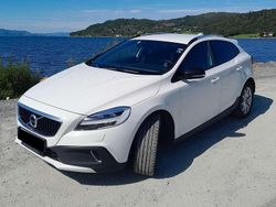 Weiß Gebraucht 2018 Volvo V40 CC Summum Kombi | 14.559 € (Guter Preis)