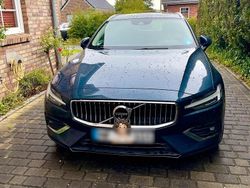 Blau Gebraucht 2021 Volvo V60 Kombi | 29.999 € (Guter Preis)