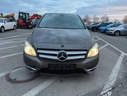 Grau Gebraucht 2013 Mercedes B250 Van / Kleinbus | 7.599 € (Superpreis)