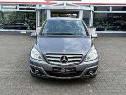 Grau Gebraucht 2009 Mercedes B180 Van / Kleinbus | 4.999 € (Fairer Preis)