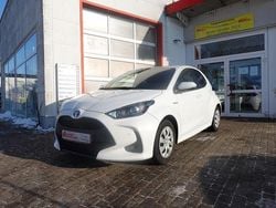 Weiß Gebraucht 2021 Toyota Yaris Hybrid Comfort Limousine | 16.500 € (Guter Preis)