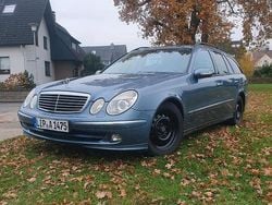 Blau Gebraucht 2005 Mercedes E240 Avantgarde Kombi | 2.100 € (Fairer Preis)