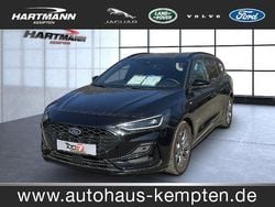 Obsidianschwarz (schwarz) Gebraucht 2023 Ford Focus ST-Line Kombi | 25.900 € (Fairer Preis)