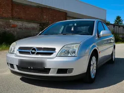 Grau Gebraucht 2004 Opel Vectra Limousine | 1.600 € (Fairer Preis)
