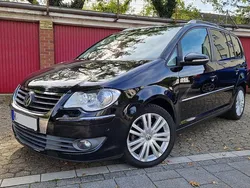 Schwarz Gebraucht 2010 VW Touran Highline Van / Kleinbus | 5.999 € (Guter Preis)