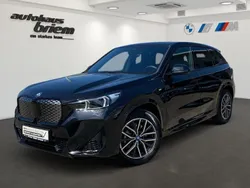Saphirschwarz Gebraucht 2024 BMW iX1 M Sport SUV | 44.900 € (Etwas zu teuer)