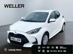 Weiss Gebraucht 2022 Toyota Yaris Basis Kleinwagen | 13.790 € (Fairer Preis)