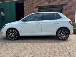 Weiß Gebraucht 2015 Skoda Fabia Kleinwagen | 6.950 € (Fairer Preis)