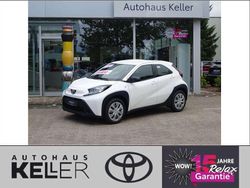 Schneeweiß Neu 2025 Toyota Aygo X-play Kleinwagen | 18.220 €