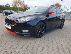 Schwarz Gebraucht 2015 Ford Focus ST-Line Kombi | 9.999 € (Fairer Preis)