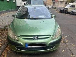 Grün Gebraucht 2002 Peugeot 307 Limousine | 2.200 € (Fairer Preis)
