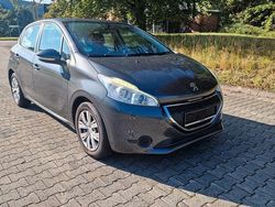 Grau Gebraucht 2015 Peugeot 208 Active Kleinwagen | 4.900 € (Guter Preis)