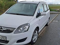 Weiß Gebraucht 2014 Opel Zafira Family Van / Kleinbus | 7.900 € (Etwas zu teuer)